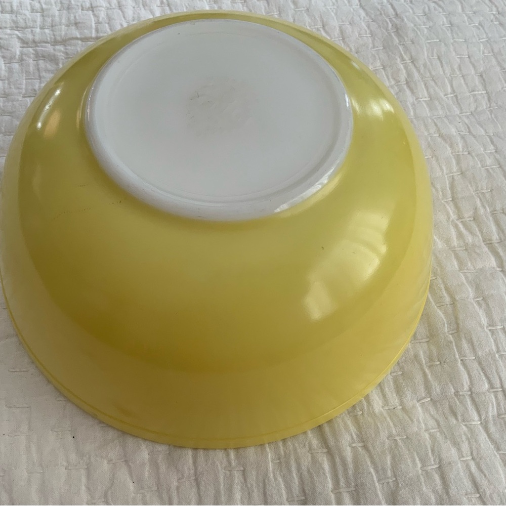 Vintage Pyrex Yellow 4 Qt Mixing Bowl Model 404 Nesting Bowl Retro Kitchen